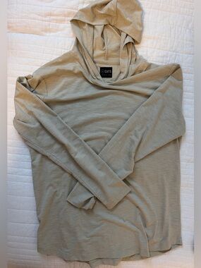 Men’s CUTS Lightweight Hooded Long Sleeve Top in Light Taupe